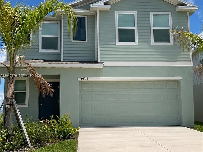 19619 Fairhill Ct — Photo 1