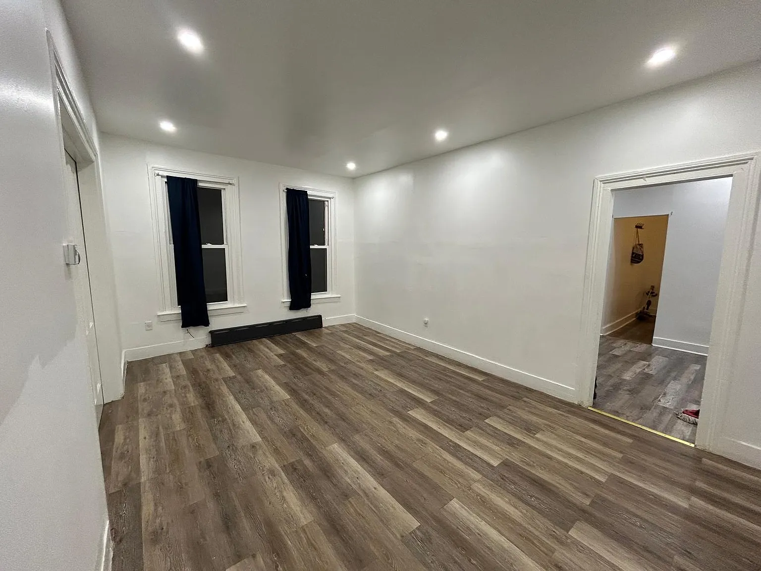 3 bed, 900 sqft, $1,875 — Photo 3