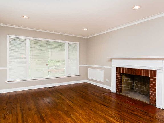 3rd image of 7812 S Luella Ave