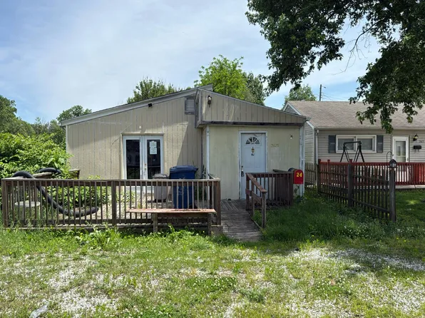 2621 N 13th 1/2 St, Terre Haute, IN 47804