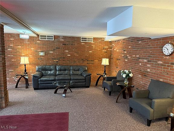 2nd image of 4183 Columbia Rd APT 121