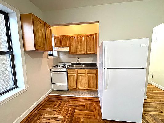 2nd image of 2558 35th St APT B2