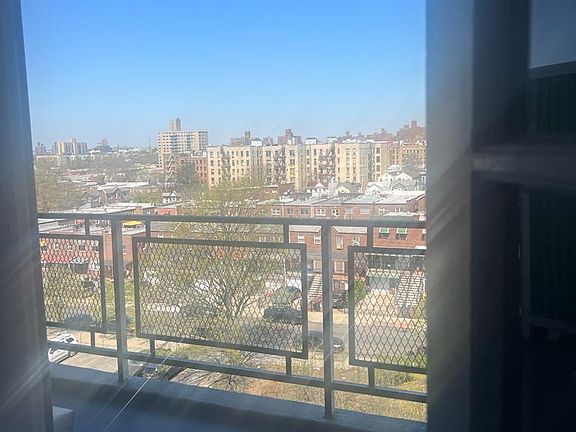 4th image of 2039 Blackrock Ave APT 8B