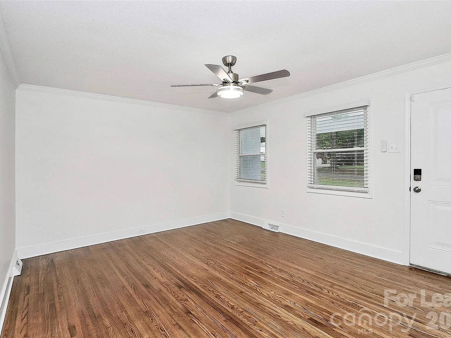 2 bed, 1.0 bath, 839 sqft, $1,299 — Photo 4