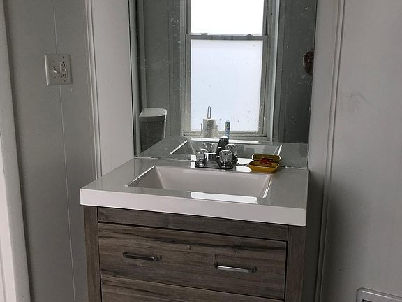3rd image of 139 E Market St #1