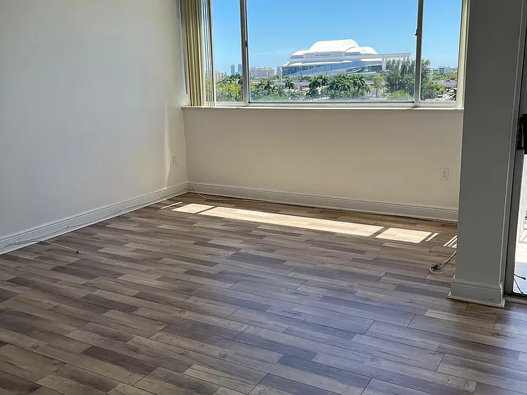 1700 NW North River Dr #809 — Photo 16