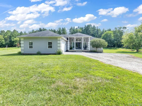 10789 Judd Rd, Fowlerville, MI 48836