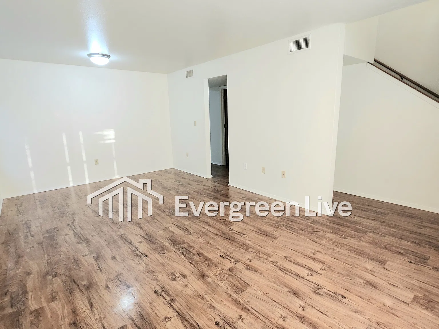 4 bed, 2.5 bath, 1390 sqft, $1,245 — Photo 3