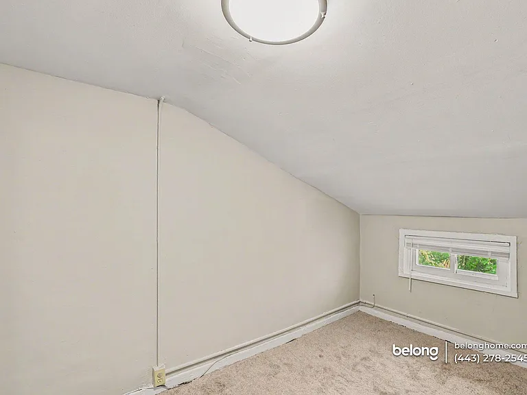 1111 W Lombard St — Photo 5
