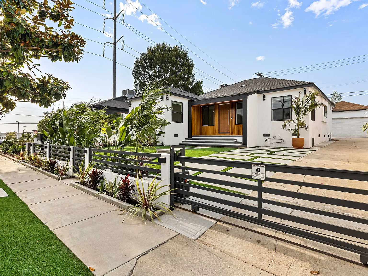 629 W Hillsdale St — Photo 3
