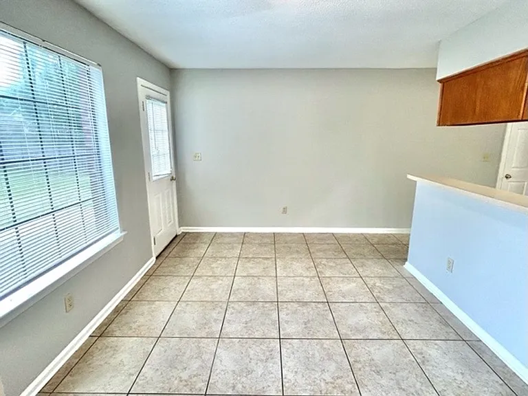 5435 Gardendale St — Photo 5