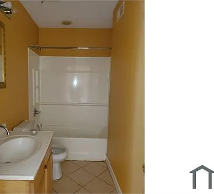 2214 W Market St #4 — Photo 4