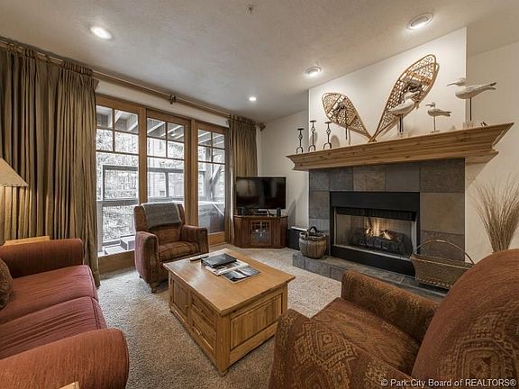 2nd image of 1000 Park Ave #204