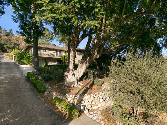 4th image of 2107 Gardi St