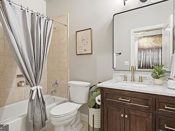 5th image of 151 W Ridge Way