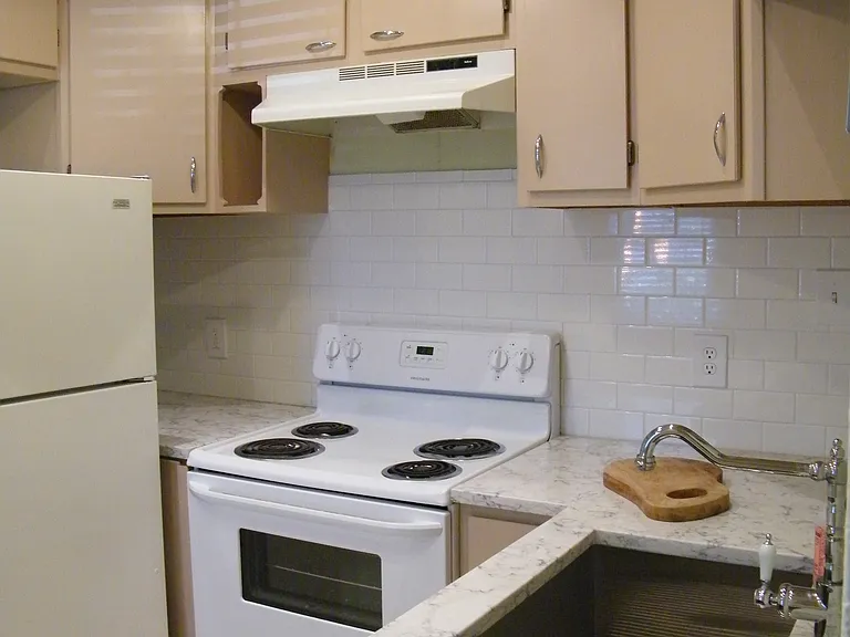 12 E 42nd St — Photo 7