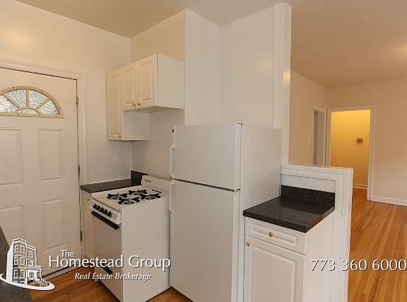 4th image of 3823 1/2 N Fremont St APT 1E