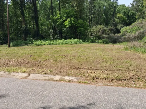 800 Lakeland St, Fayetteville, NC 28301