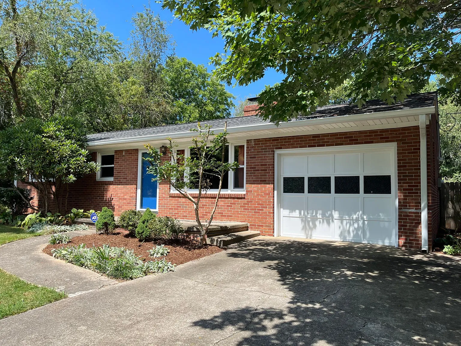 433 Deaverview Rd — Photo 4