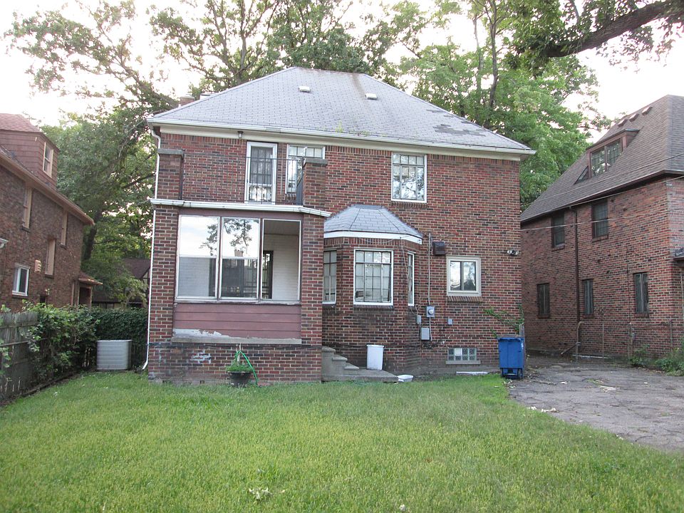 2nd image of 18272 Parkside