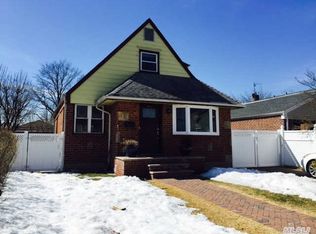 7712 271st St, New Hyde Park, NY 11040