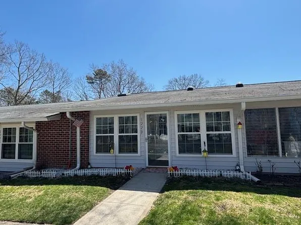 122 Exmore Court #D, Ridge, NY 11961