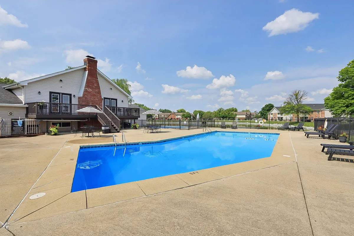 Building Photo - Castleton Manor Apartments