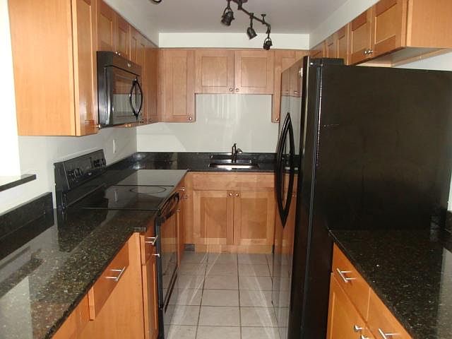 Apt 71 kitchen