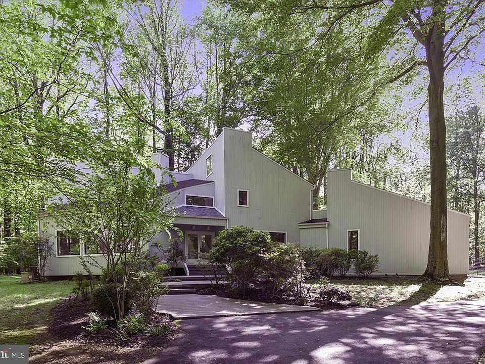 1st image of 10109 Walker Woods Dr