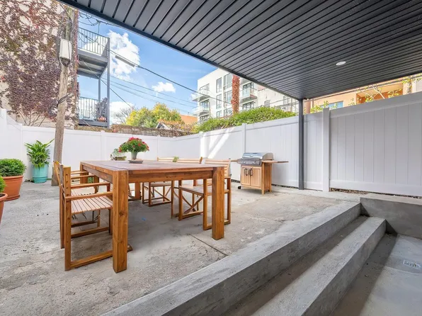 25-14 Newtown Avenue image 11 of 13