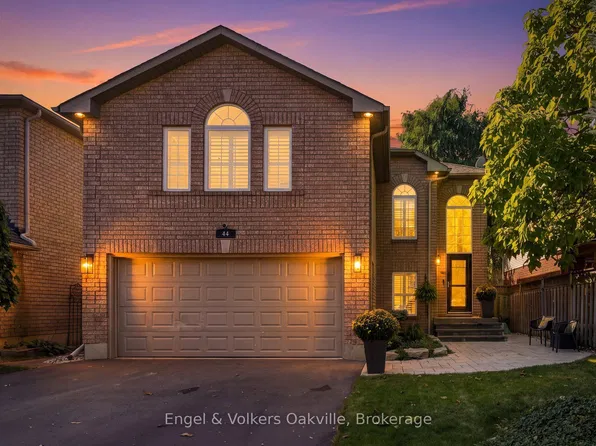 44 Keewaydin St, Hamilton, ON L8B 0K6