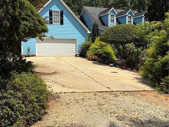 3rd image of 1555 Maple Ridge Dr