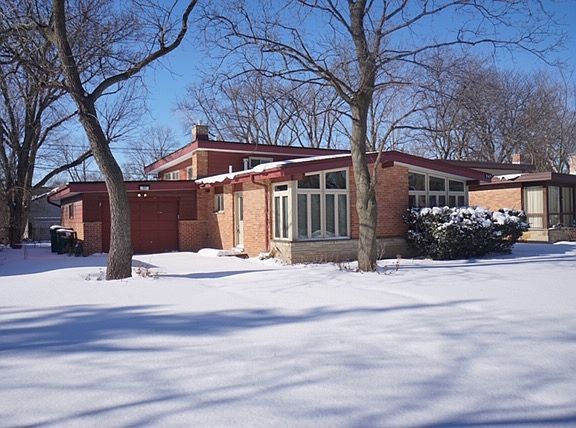 2nd image of 747 Leclaire Ave