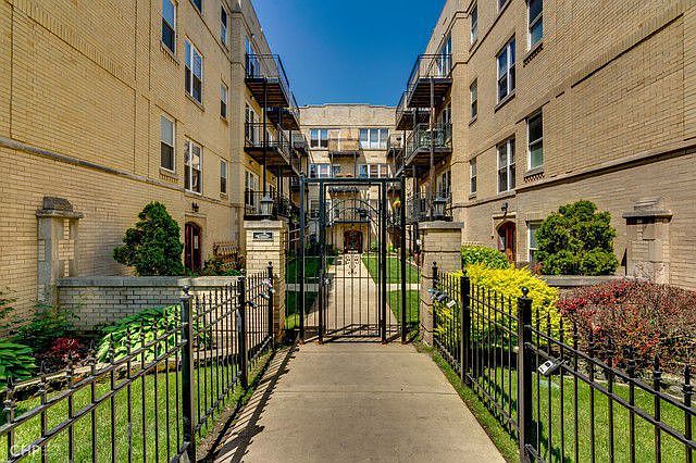 1st image of 4014 N Albany Ave #B-3