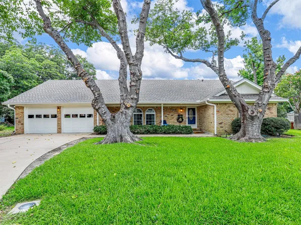 5951 Ashford Ct, Fort Worth, TX 76133