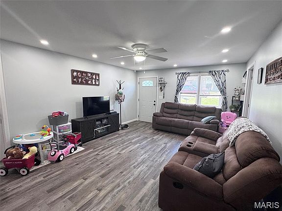 3rd image of 3015 Marsh Ave