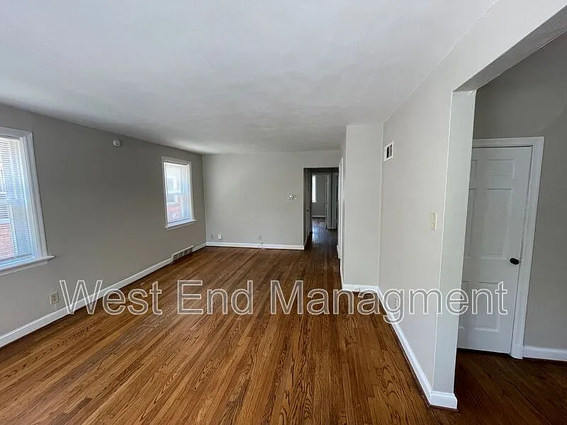 2 bed, 1.0 bath, $1,295 — Photo 3