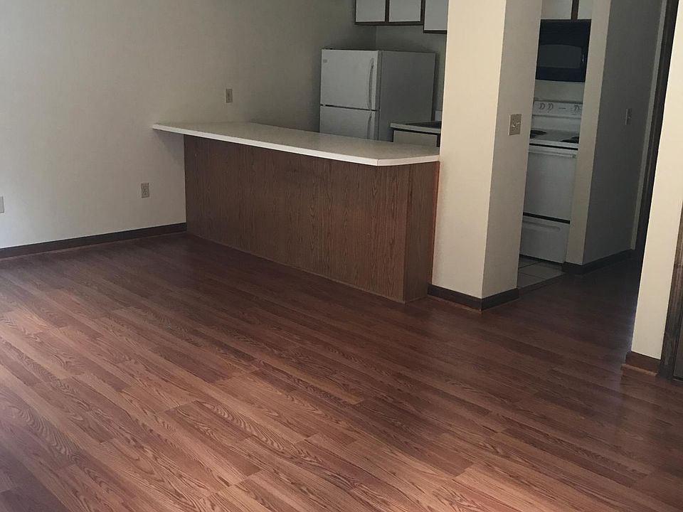 1st image of 370 Nicholas St SE APT 20