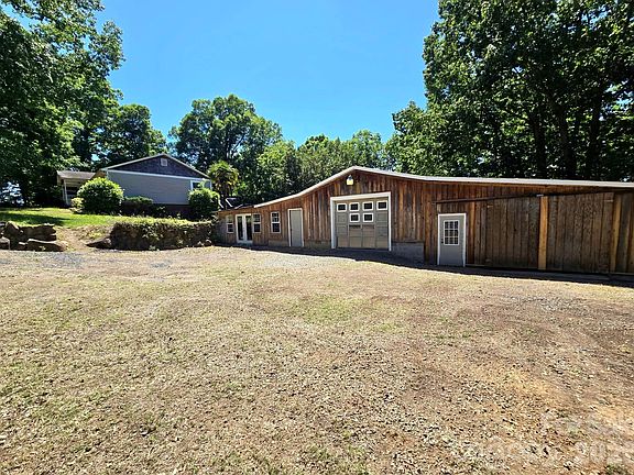 3rd image of 29386 Nelson Mountain Rd