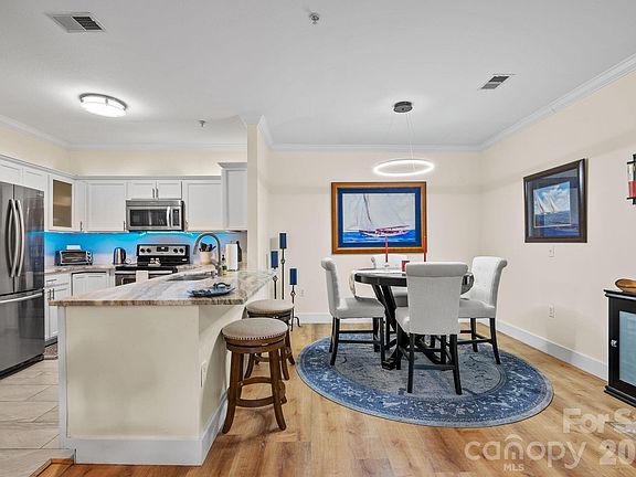 4th image of 435 Appeldoorn Cir