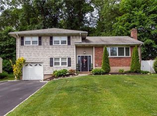 461 Stratton Rd, New Rochelle, NY 10804