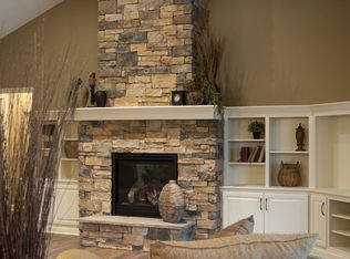 2877 Stonebridge Dr, Troy, OH 45373