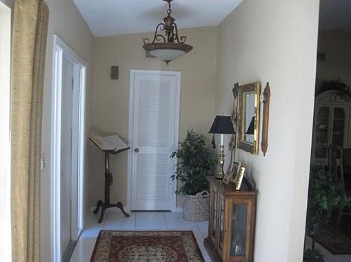 4th image of 10331 Green Trail Dr N