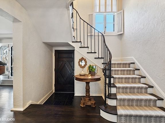 3rd image of 434 Lakeside Manor Rd