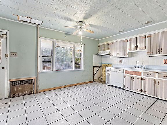 4th image of 268 Ege Ave