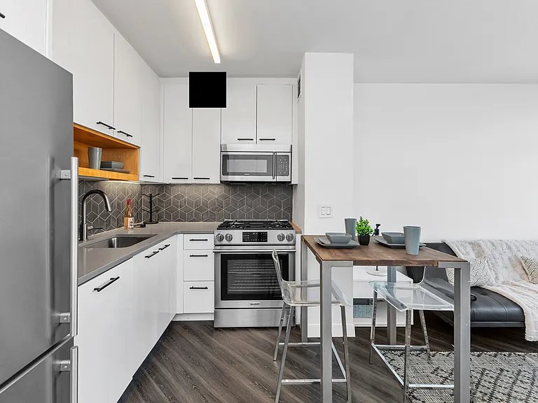 250 E Houston St #9B — Photo 3