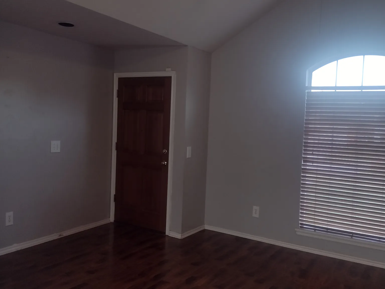 3 bed, 1250 sqft, $1,500 — Photo 2