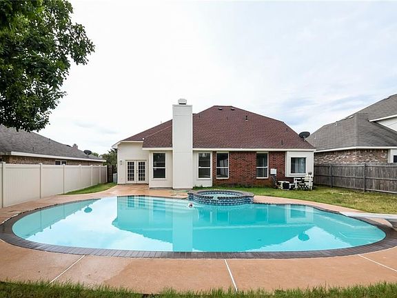 4th image of 813 Lowe Dr
