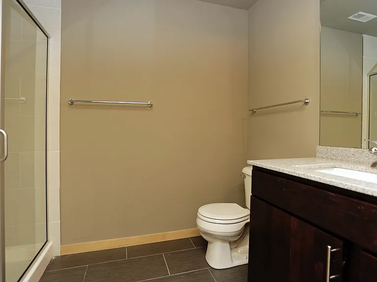 902 Drake St — Photo 31