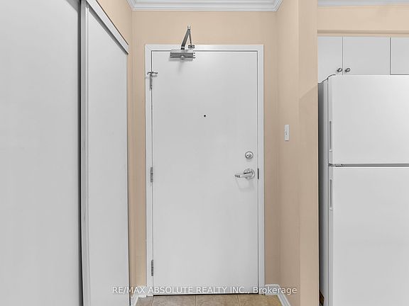 4th image of 16 Sheffield St #107